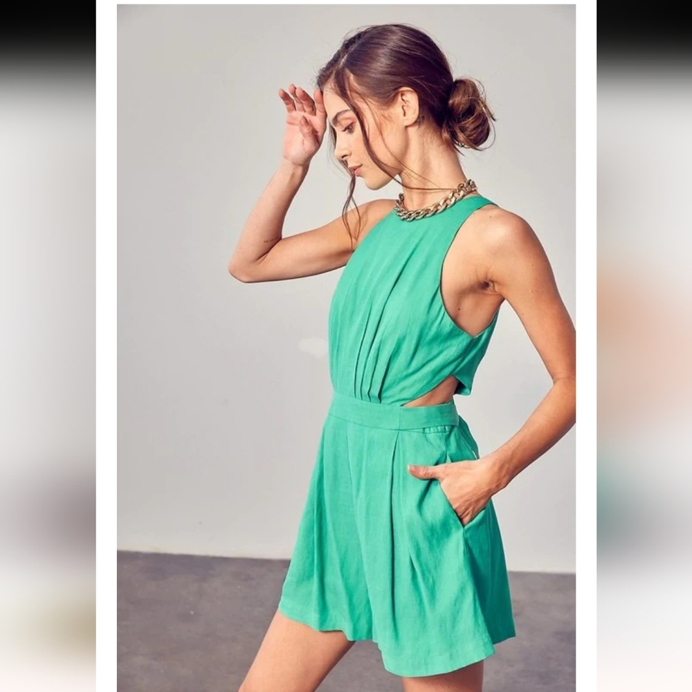 DO+BE Jayne Side Cut Out Romper Green Size Medium Spring Summer Outfit